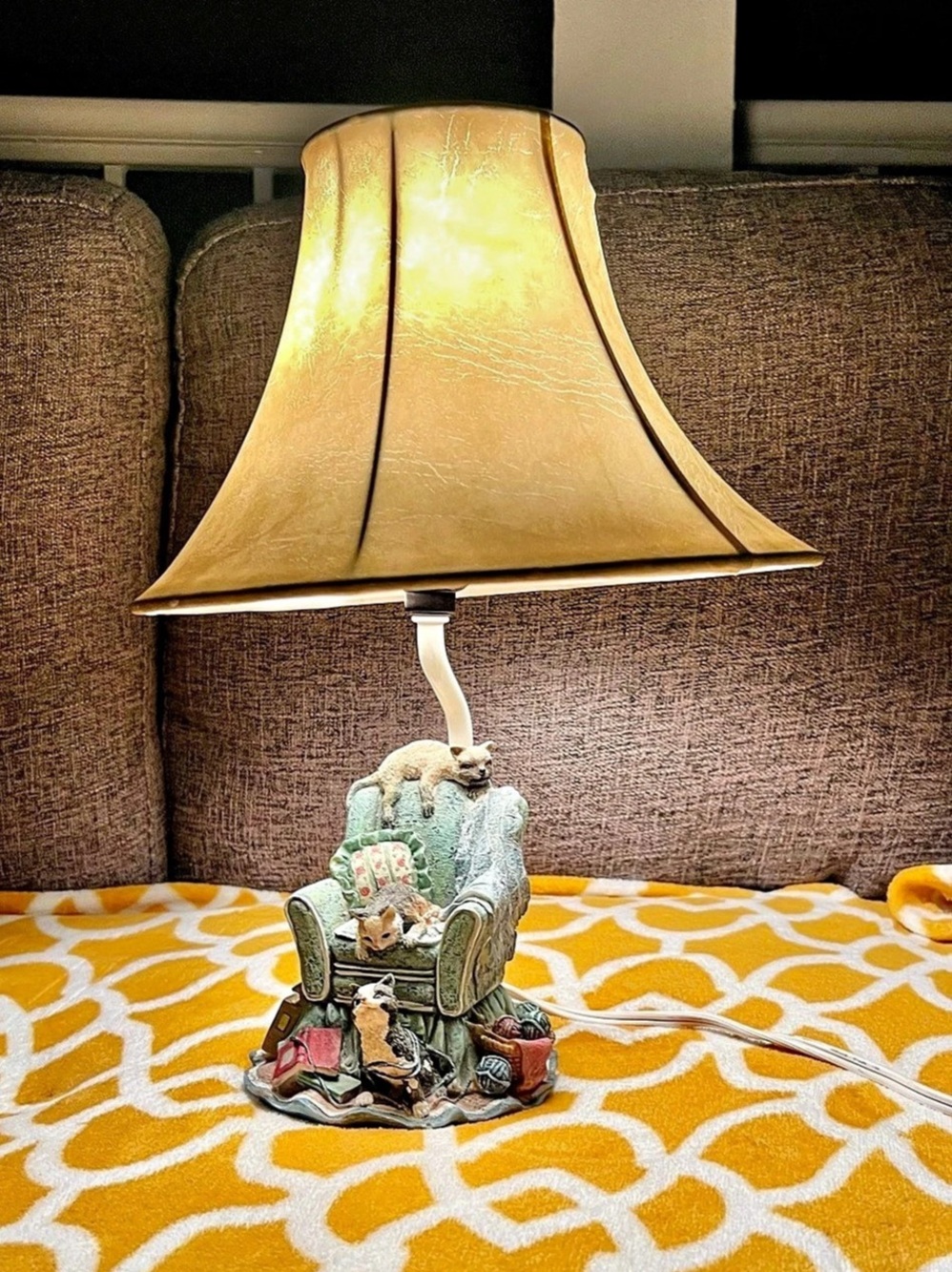 Vintage Cat Chair Table Lamp in Yellow & Blue